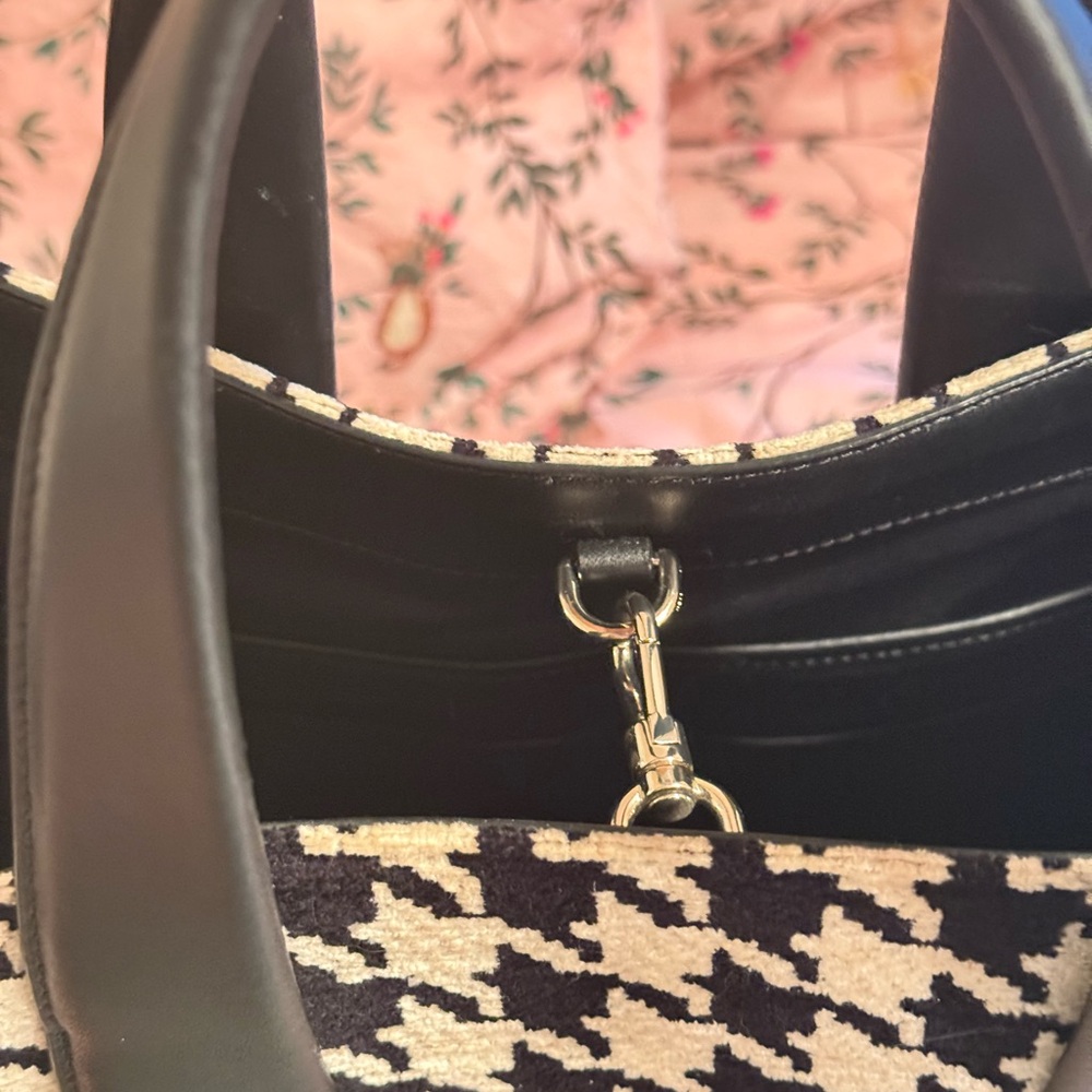 Kate Spade Manhattan Black + Cream Houndstooth Tote - Picture 5 of 7